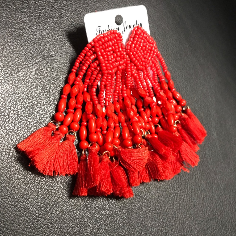 Red earring - Picture 4 of 5
